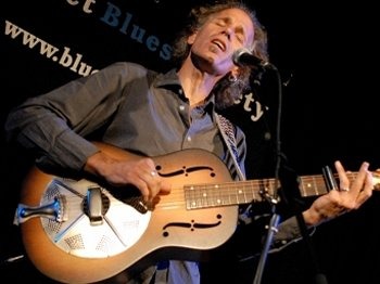 Brooks Williams artist photo