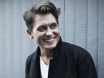 Mark Owen artist photo