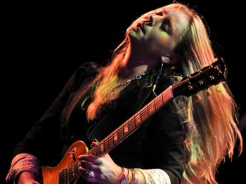Joanne Shaw Taylor artist photo