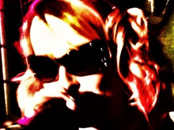 Bombshell artist photo