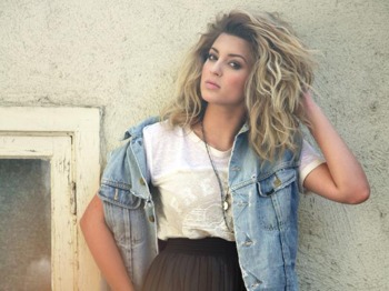 Tori Kelly artist photo