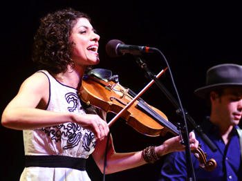 Carrie Rodriguez artist photo