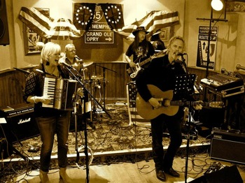 Mulholland + The Rusty Pegs picture