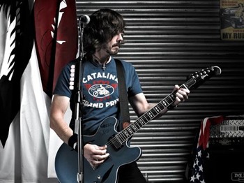 UK Foo Fighters + Middens picture