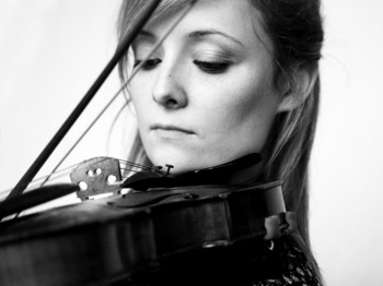 Emma Sweeney artist photo
