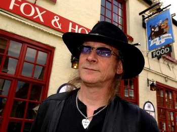 Del Bromham artist photo