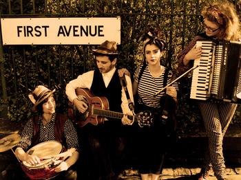 Holy Moly & The Crackers artist photo