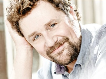 Michael Ball artist photo