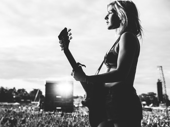 Ellie Goulding artist photo