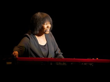 Joan Armatrading artist photo