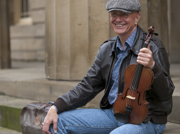 Tom McConville artist photo