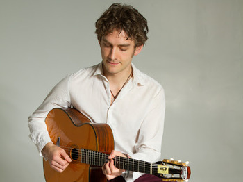 Remi Harris artist photo