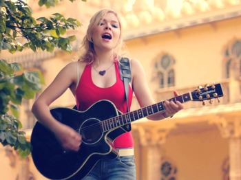 Hayley McKay artist photo
