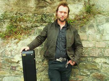Elliot Hall artist photo