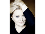 Lucy Crowe artist photo