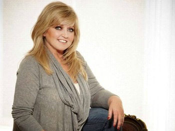 Linda Nolan artist photo