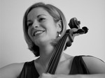 Ella Rundle artist photo
