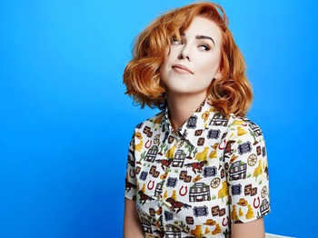 Laura Oakes artist photo