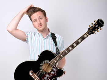 Alex Smith artist photo