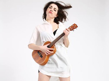 Rosie Holt artist photo