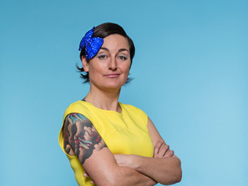 Zoe Lyons artist photo