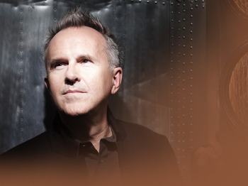 Howard Jones artist photo