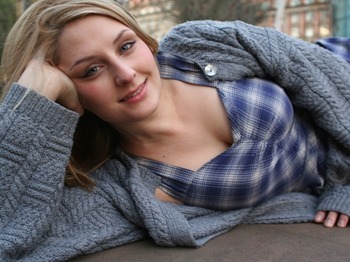 Alice Zawadzki artist photo