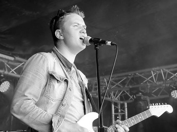 Alex McKown artist photo