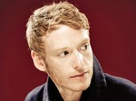 Teddy Thompson artist photo