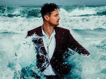 Tom Chaplin artist photo