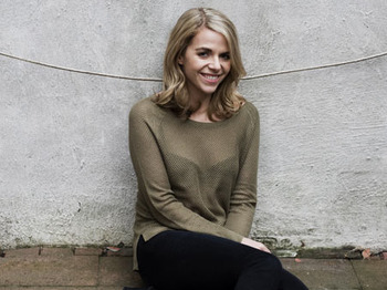 Aoife O'Donovan artist photo