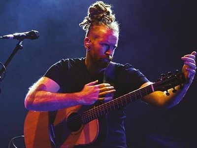 Newton Faulkner artist photo