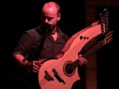 Andy McKee artist photo