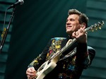 Chris Isaak artist photo
